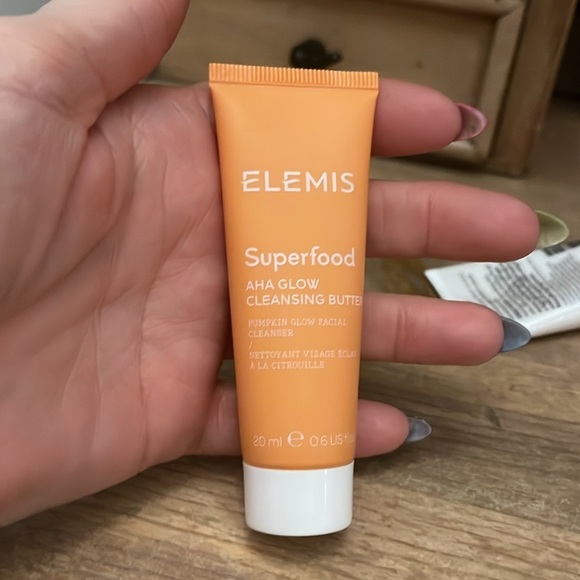 2 Elemis Superfood Aha Glow Cleansing Butter & Dynamic Resurfacing Facial Wash - Picture 5 of 7